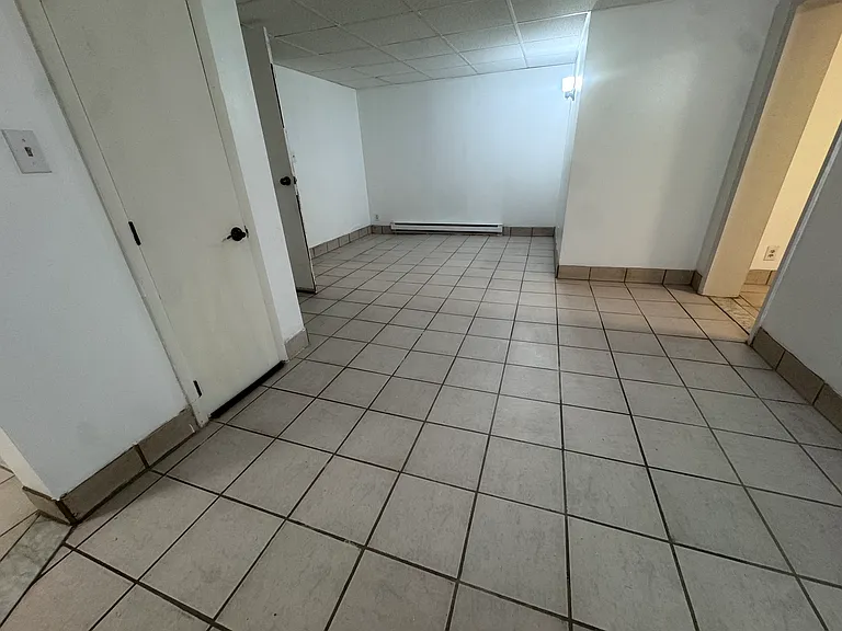 174 Carey Ave #BASEMENT — Photo 7