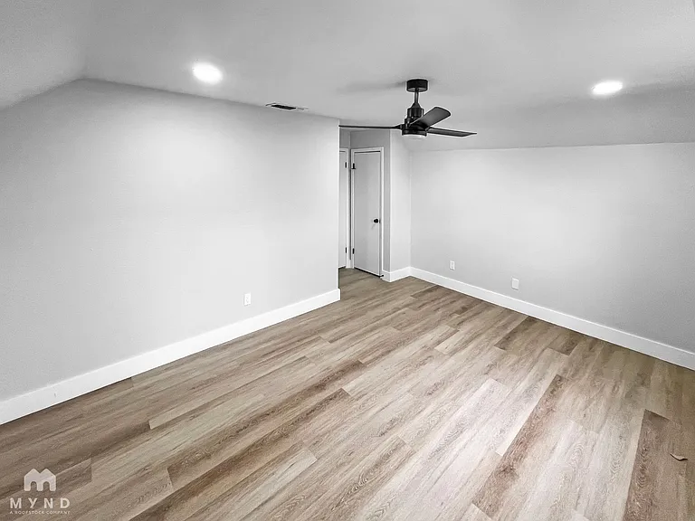 1215 Spring Lake Dr — Photo 27