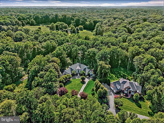 3rd image of 180 River Park Dr