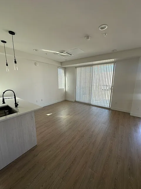 1 bed, 1.5 bath, 794 sqft, $1,950 — Photo 3