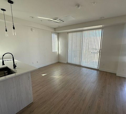 3rd image of 2312 S Delaware St #2