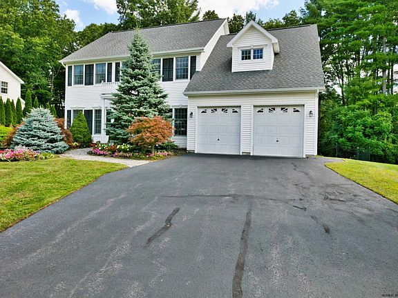 2nd image of 10 Larkspur Dr