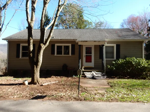 303 Hillside Terrace Dr, Waynesville, NC 28786