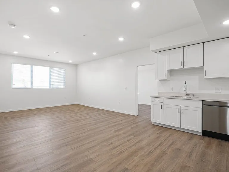 14541 Gilmore St Apartments — Photo 40