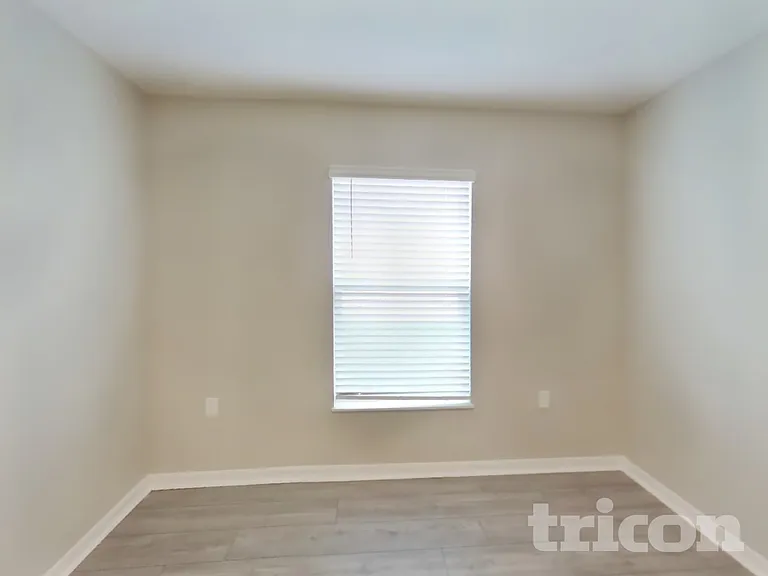57 Pilgrim Dr — Photo 9