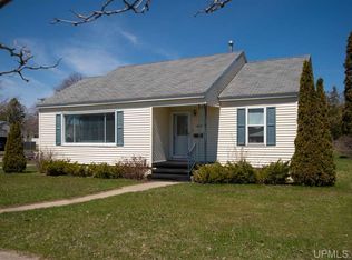 1228 Dakota Ave, Gladstone, MI 49837