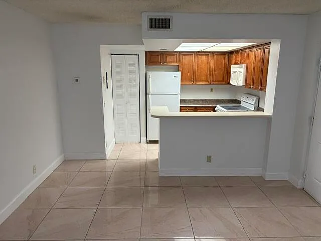 1 bed, 1.0 bath, 527 sqft, $1,600 — Photo 3