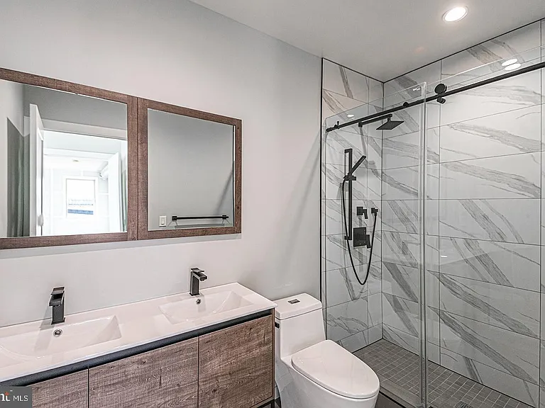 526 Brown St #206 — Photo 11