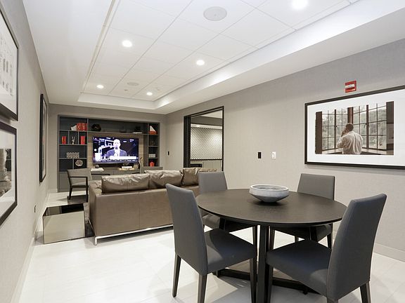 5th image of 637-643 N Wells St #2110