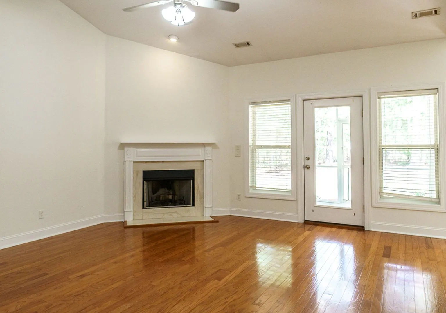 Desirable home on Lady's Island — Photo 3