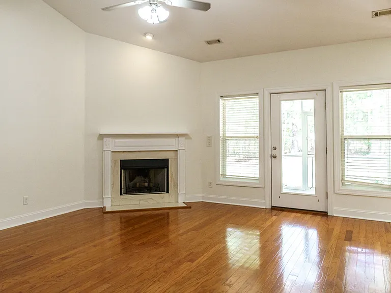 49 Thomas Sumter St — Photo 3