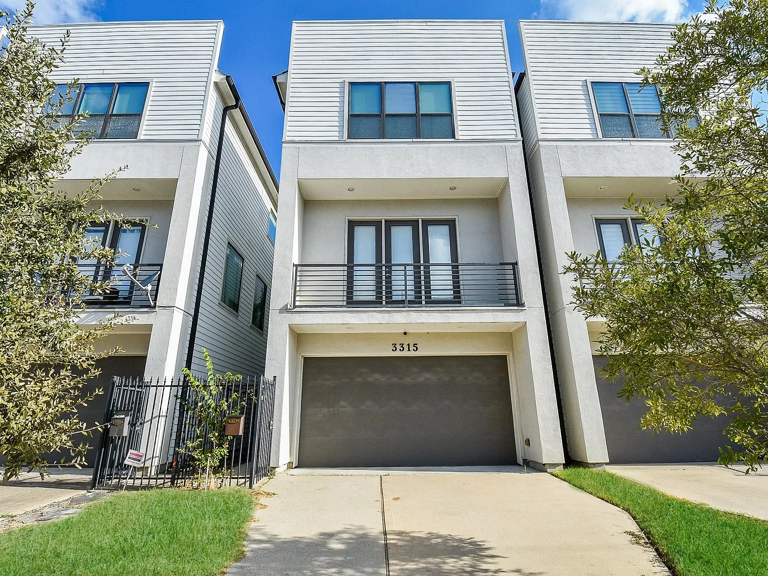 3 bed, 3.5 bath, 2059 sqft, $2,500 — Photo 1