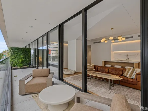 1 Steuart Ln #201, San Francisco, CA 94105