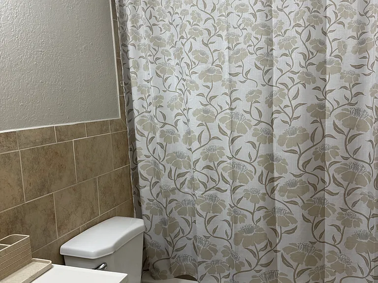 21200 NE 12th Ct — Photo 6