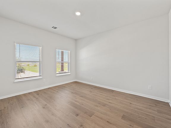 4th image of 944 Camelia Grove Ct