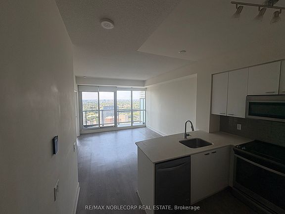 4th image of 30 Roehampton Ave #2803