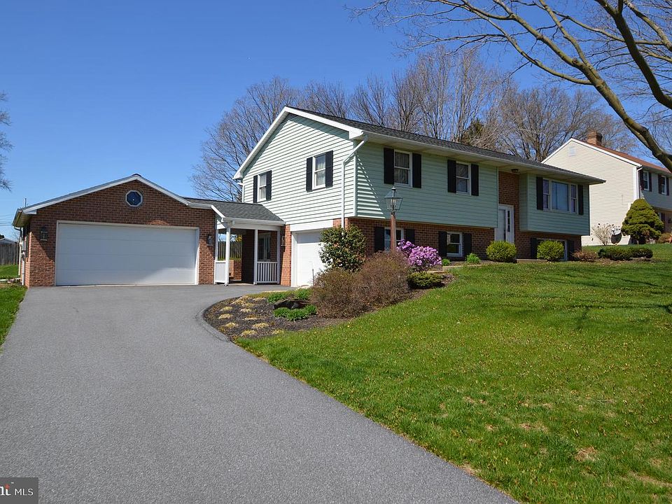 1st image of 556 Schoolway Dr