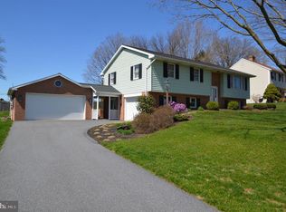 556 Schoolway Dr, Manheim, PA