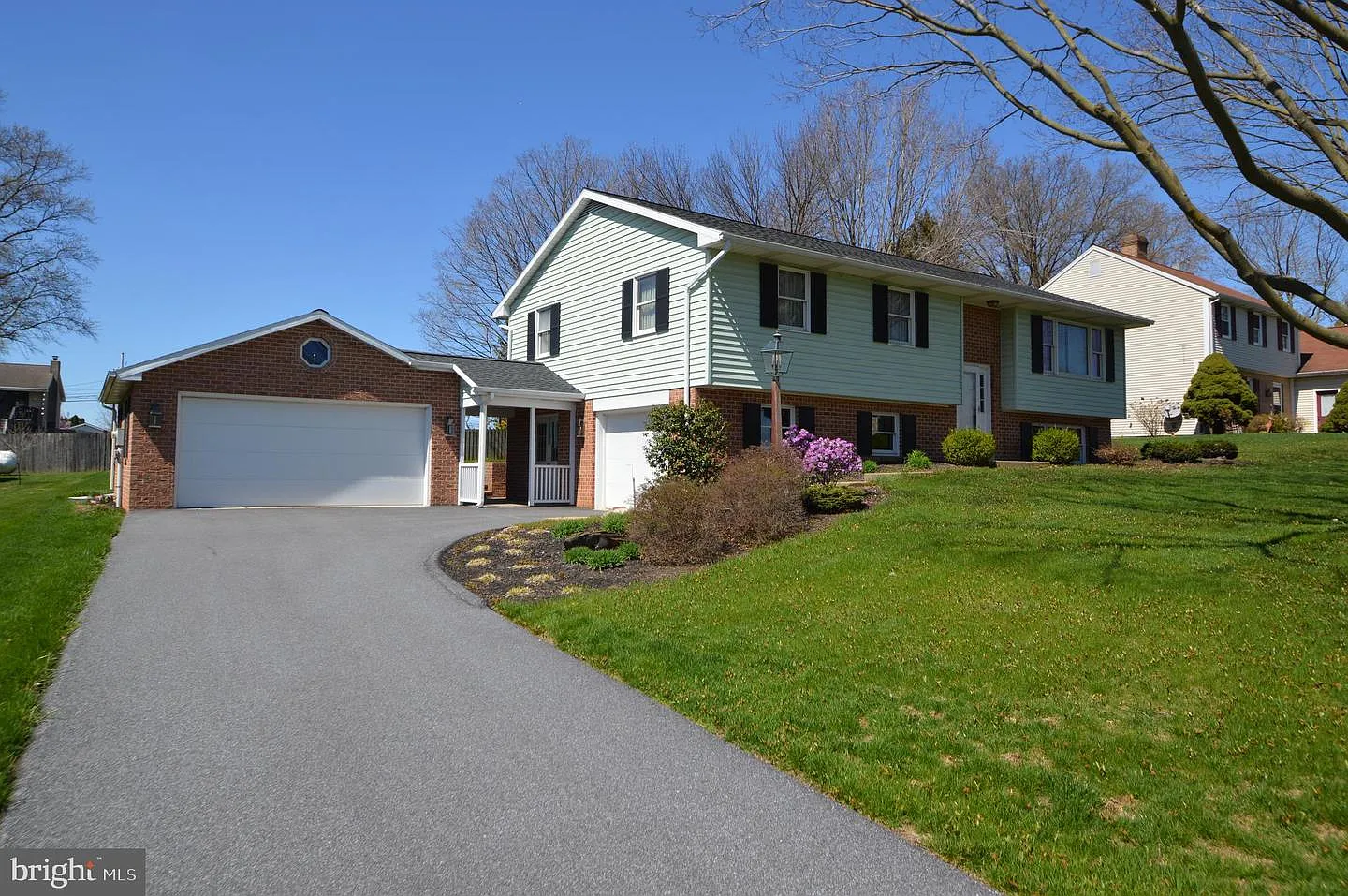 556 Schoolway Dr photo 1