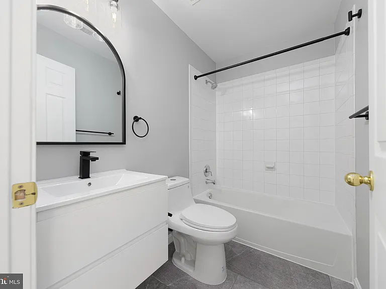 2032 S Langley St — Photo 25