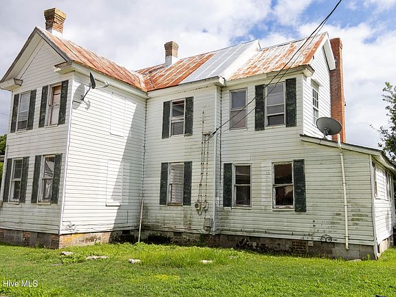 4th image of 313 N Oakum Street