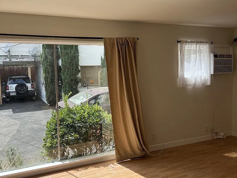 1147 Hacienda Pl #4 — Photo 3