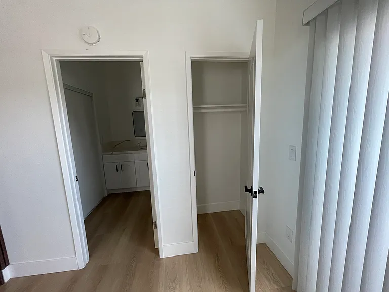 2330 N Grand Ave #18 — Photo 3