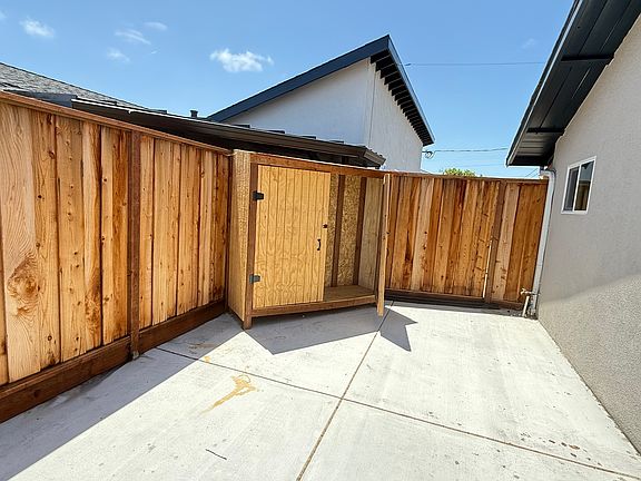 3rd image of 1777 Ledgewood Dr #2