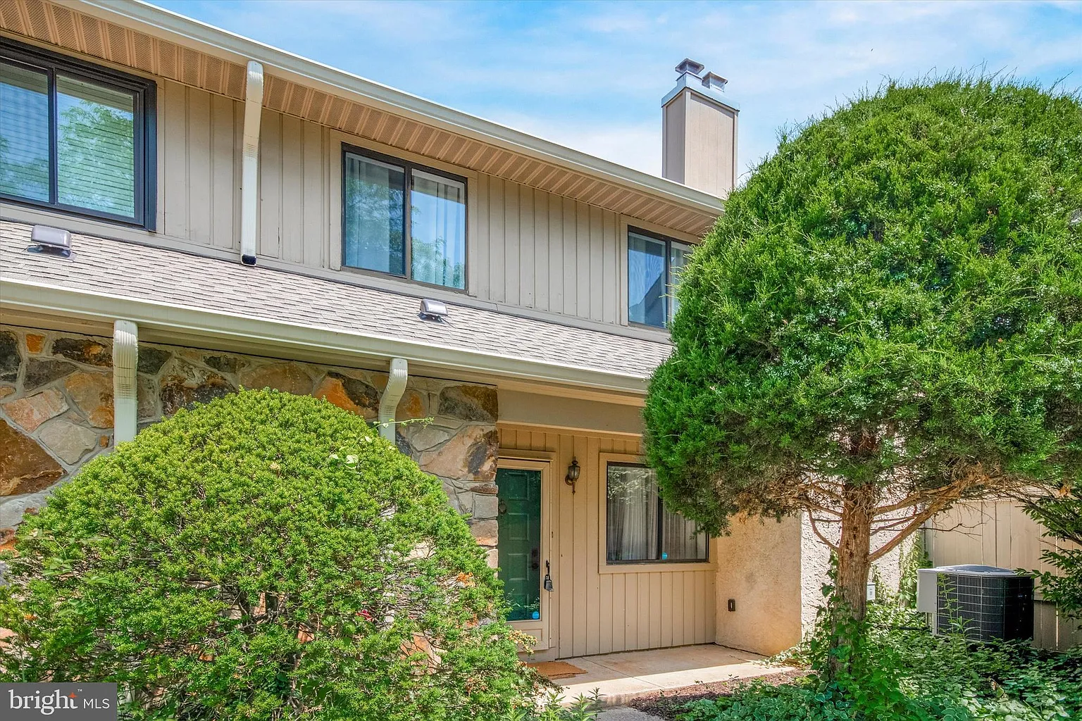 1612 Devon Ct photo 1