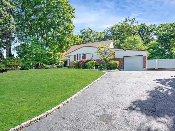 11 Woodrow Lane, Smithtown, NY 11787
