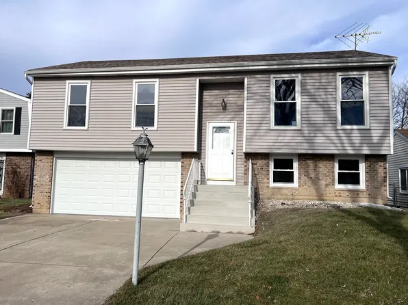 1170 Singleton Dr, Roselle, IL 60172