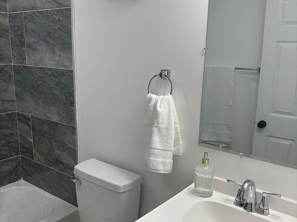 1st image of 1742 Llewelyn Ave #1