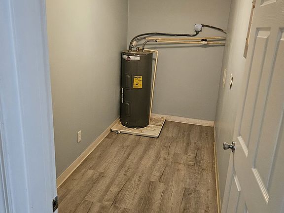 2nd image of 37929 Hillside Ln