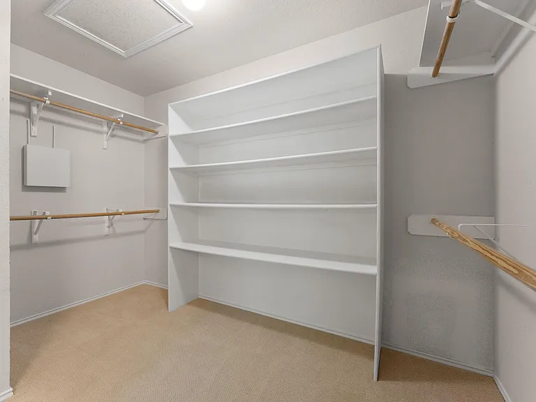 2104 Lobelia Dr — Photo 24