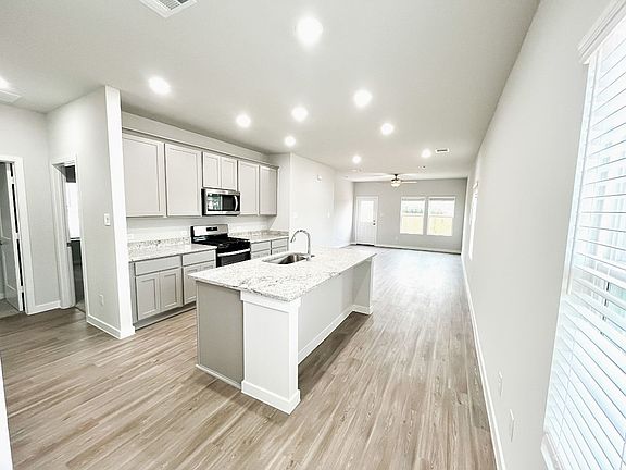 3rd image of 11848 Whirlaway Dr