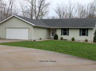 12229 E Hutchison Rd, Mount Vernon, IL 62864