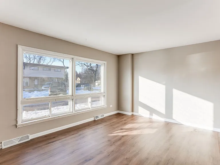 480 North Ave — Photo 2