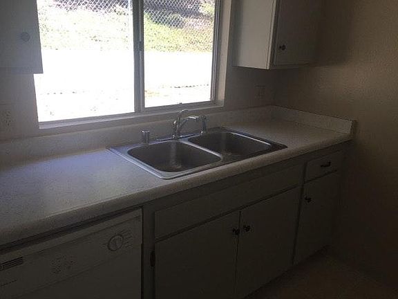 3rd image of 3273 Hilltop Dr