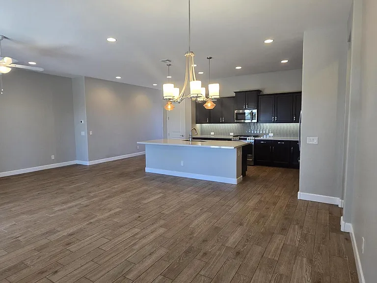 5605 N 189th Dr — Photo 8