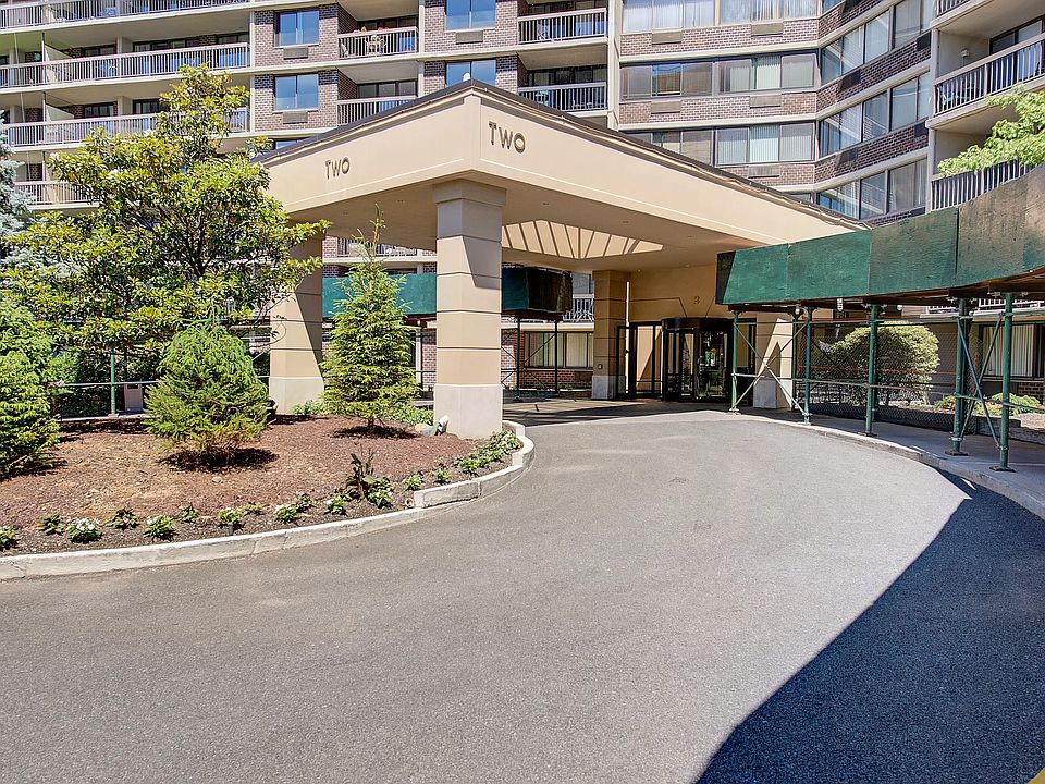 1st image of 2 Bay Club Dr APT 5T