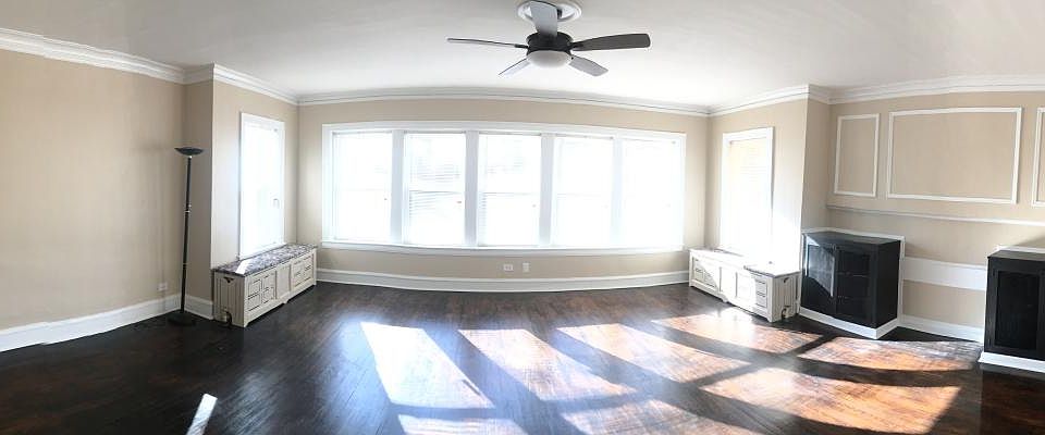 Jumbo-Sized Living Room
