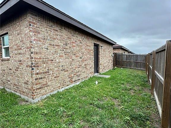 5th image of 3704 Valeria St #1