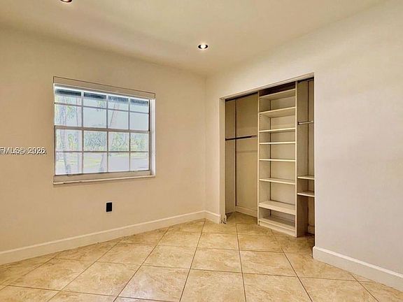 4th image of 21020 NE 18th Ct