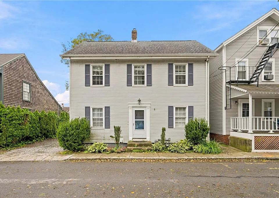 82 Burnside Ave #2