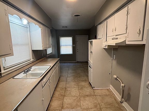 3rd image of 1294 Pallwood Rd