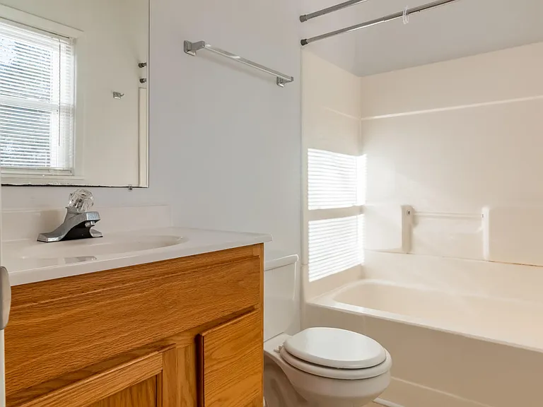 206 Marion Ct — Photo 12