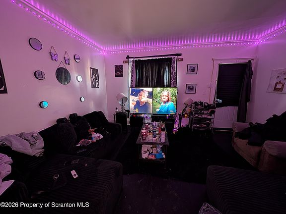 4th image of 623 Crown Ave