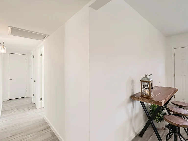 800 W Howe St — Photo 32