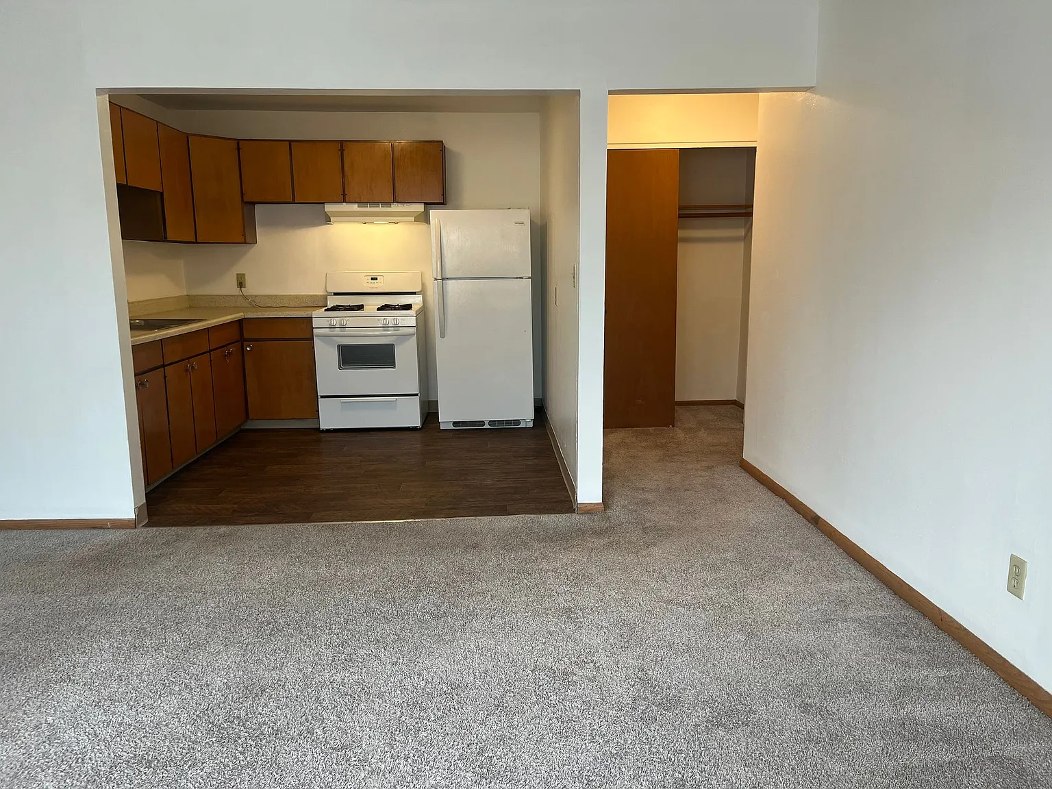 South Pleasant Apartments — Photo 4