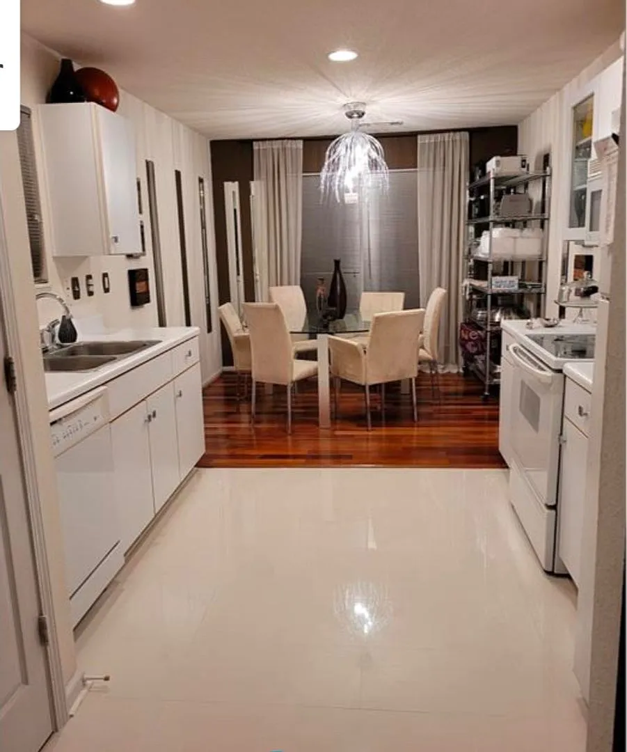Room in 3 Bedroom Home at Klondike River Rd — Photo 4